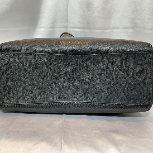 Says Coach, Black Tote; golden hardware; zipper closure.  8-B5a - Picture 6 of 9
